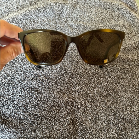 Kate Spade Tortoise Shell Sunglasses and case. - Picture 2 of 10